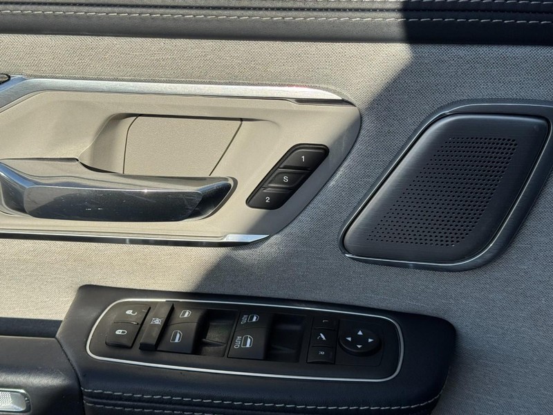 Ram 1500 Vehicle Full-screen Gallery Image 25