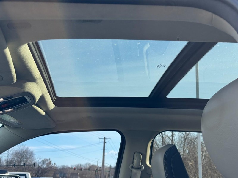 Ram 1500 Vehicle Full-screen Gallery Image 26