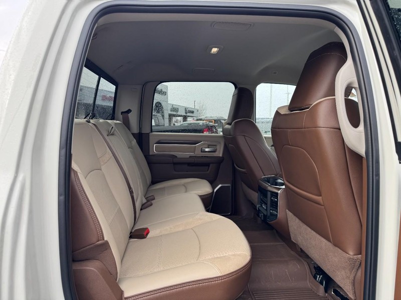 Ram 2500 Vehicle Full-screen Gallery Image 10