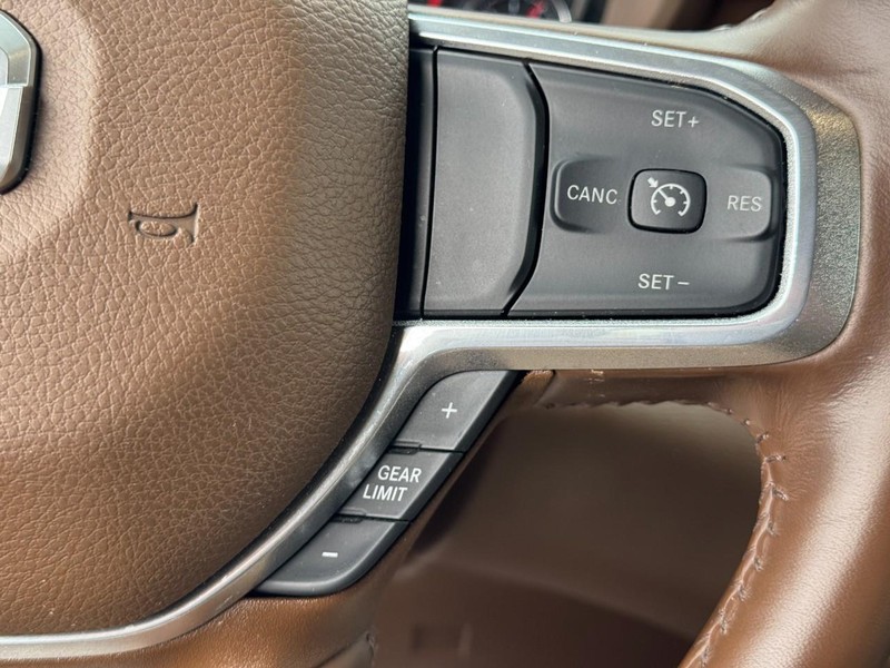 Ram 2500 Vehicle Full-screen Gallery Image 18