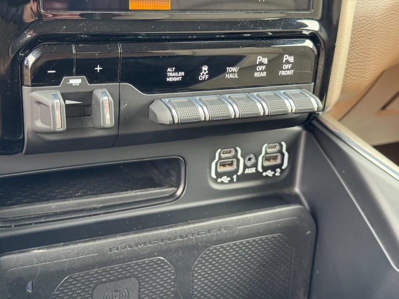 Ram 2500 Vehicle Full-screen Gallery Image 22