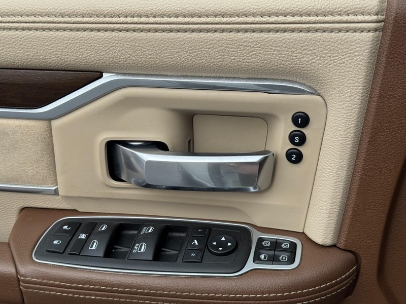 Ram 2500 Vehicle Full-screen Gallery Image 24