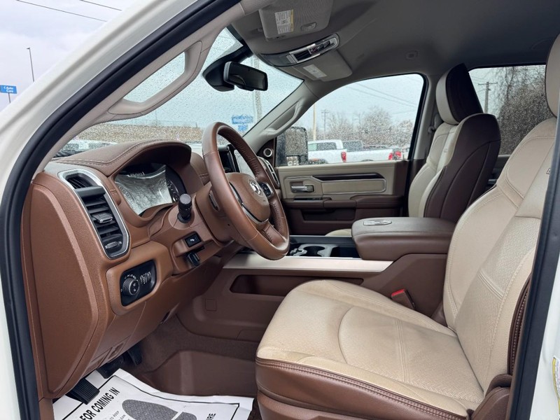 Ram 2500 Vehicle Full-screen Gallery Image 25