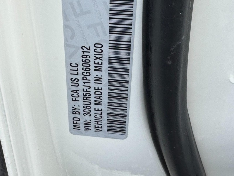 Ram 2500 Vehicle Full-screen Gallery Image 28