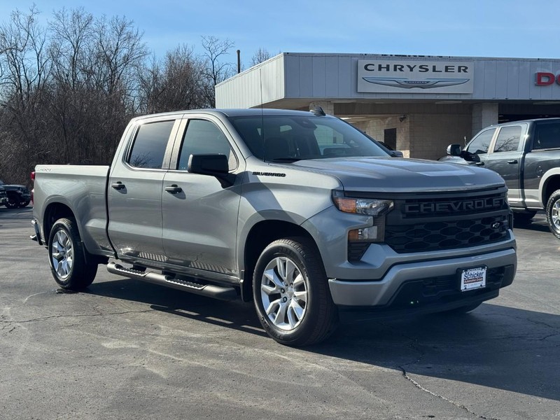 Chevrolet Silverado 1500 Vehicle Full-screen Gallery Image 02