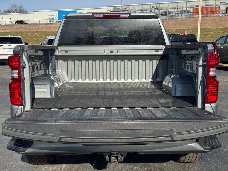 Chevrolet Silverado 1500 Vehicle Full-screen Gallery Image 04