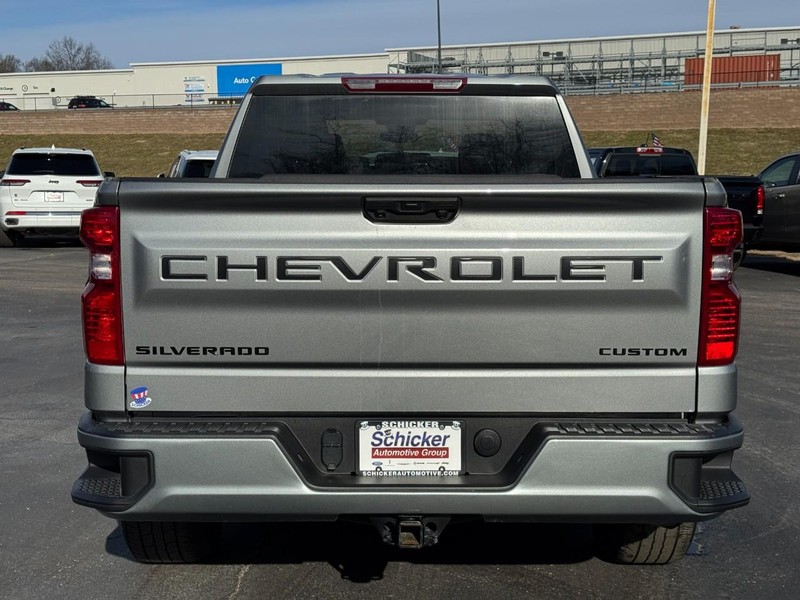 Chevrolet Silverado 1500 Vehicle Full-screen Gallery Image 05