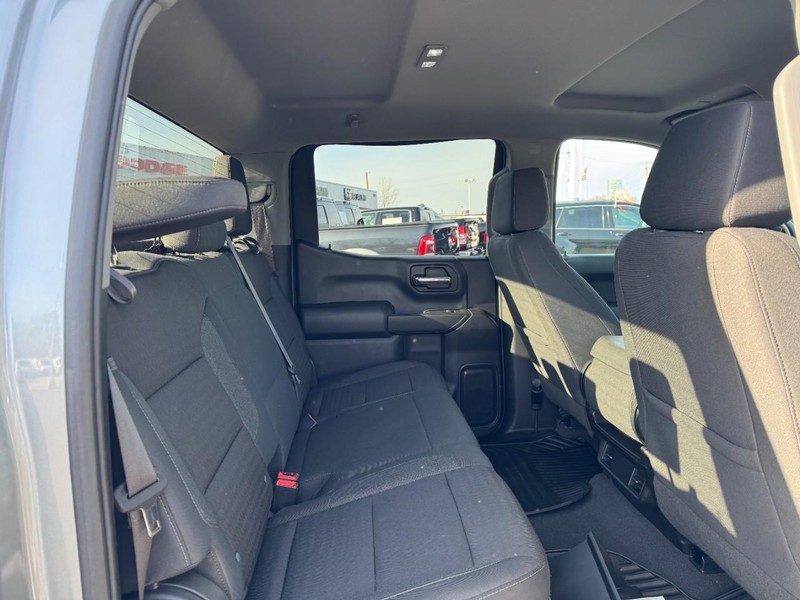 Chevrolet Silverado 1500 Vehicle Full-screen Gallery Image 10