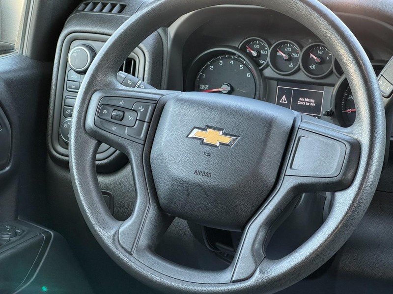 Chevrolet Silverado 1500 Vehicle Full-screen Gallery Image 12