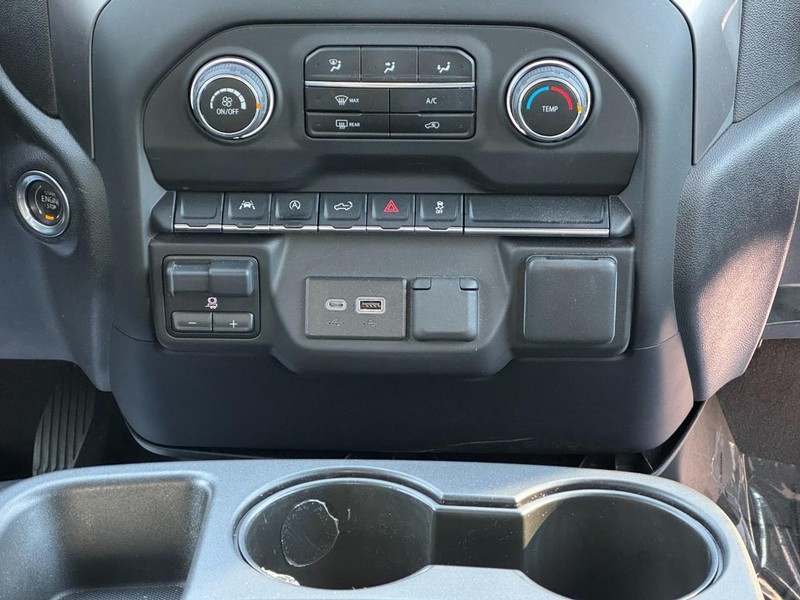 Chevrolet Silverado 1500 Vehicle Full-screen Gallery Image 14