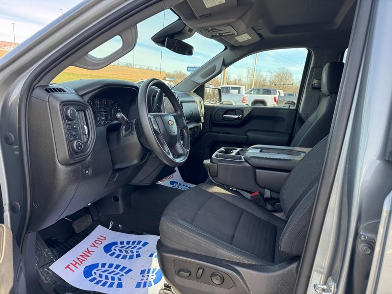 Chevrolet Silverado 1500 Vehicle Full-screen Gallery Image 15