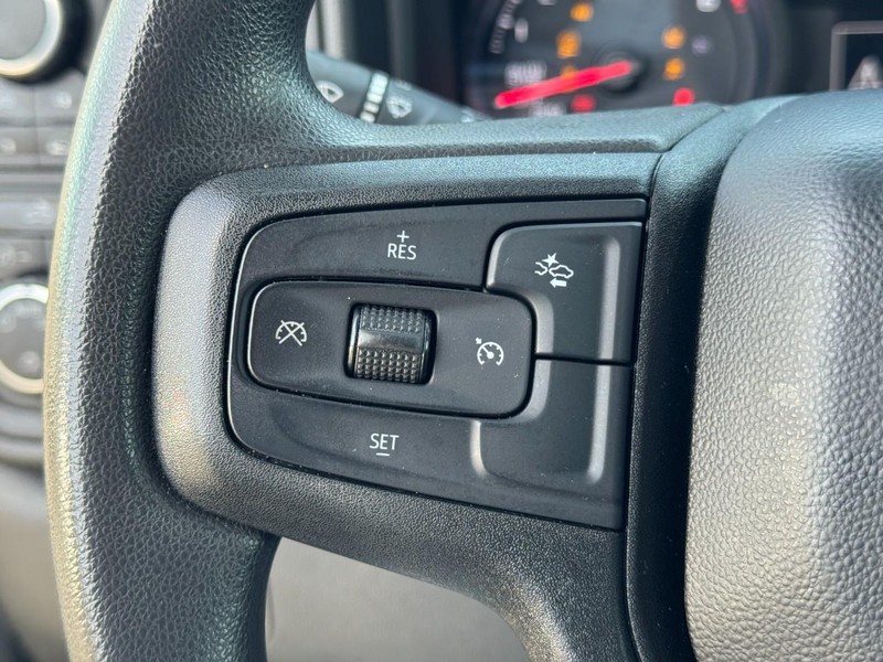 Chevrolet Silverado 1500 Vehicle Full-screen Gallery Image 17