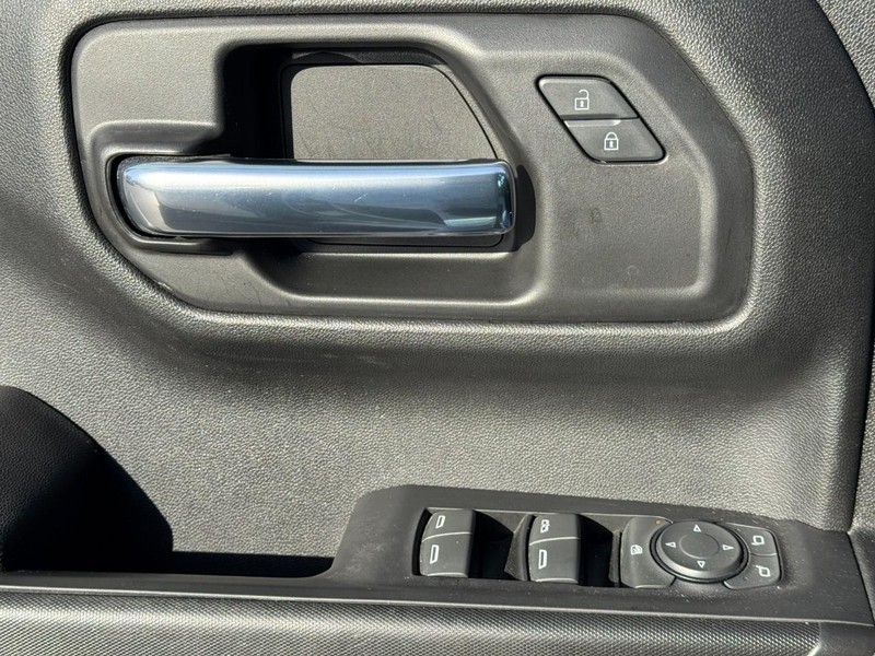 Chevrolet Silverado 1500 Vehicle Full-screen Gallery Image 20