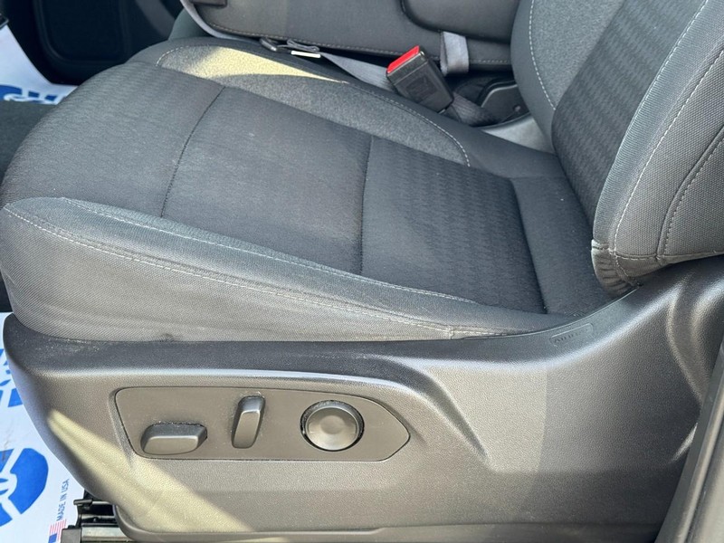 Chevrolet Silverado 1500 Vehicle Full-screen Gallery Image 21