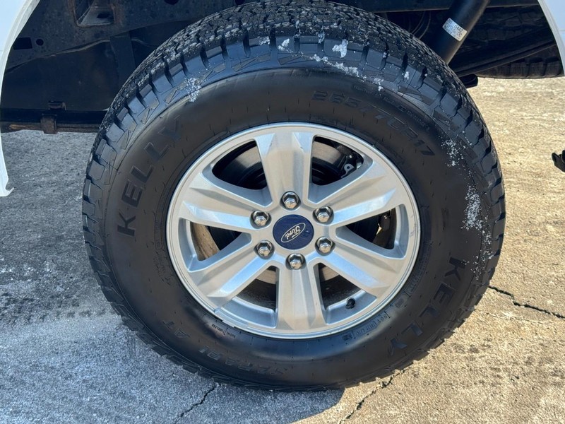 Ford F-150 Vehicle Full-screen Gallery Image 07