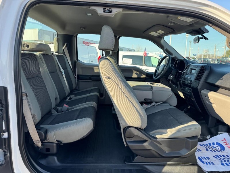 Ford F-150 Vehicle Full-screen Gallery Image 10