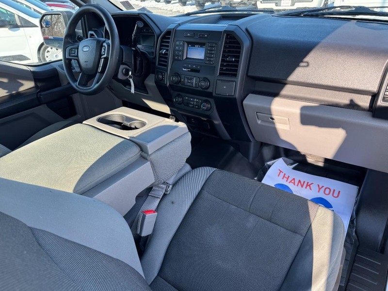 Ford F-150 Vehicle Full-screen Gallery Image 11