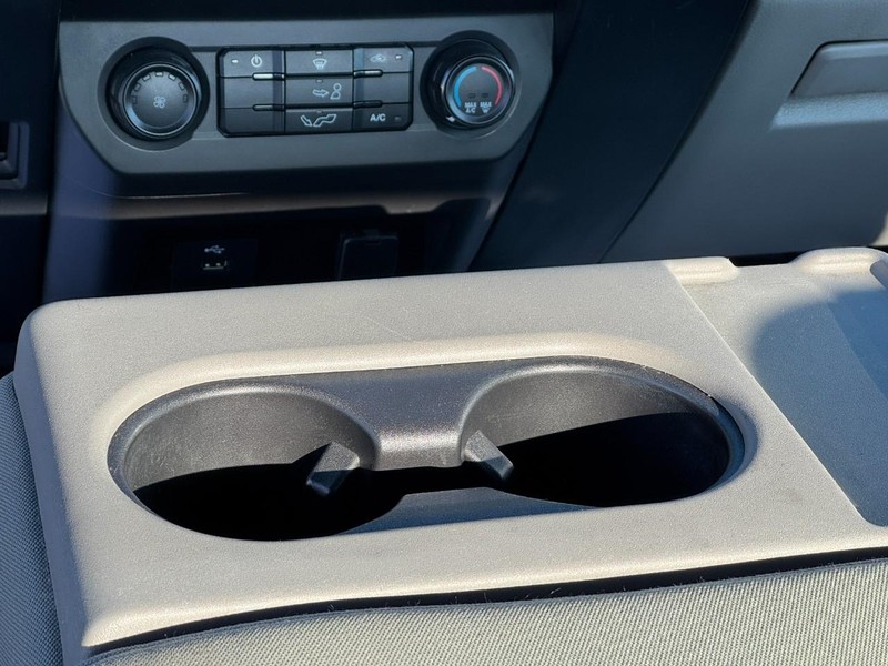 Ford F-150 Vehicle Full-screen Gallery Image 15