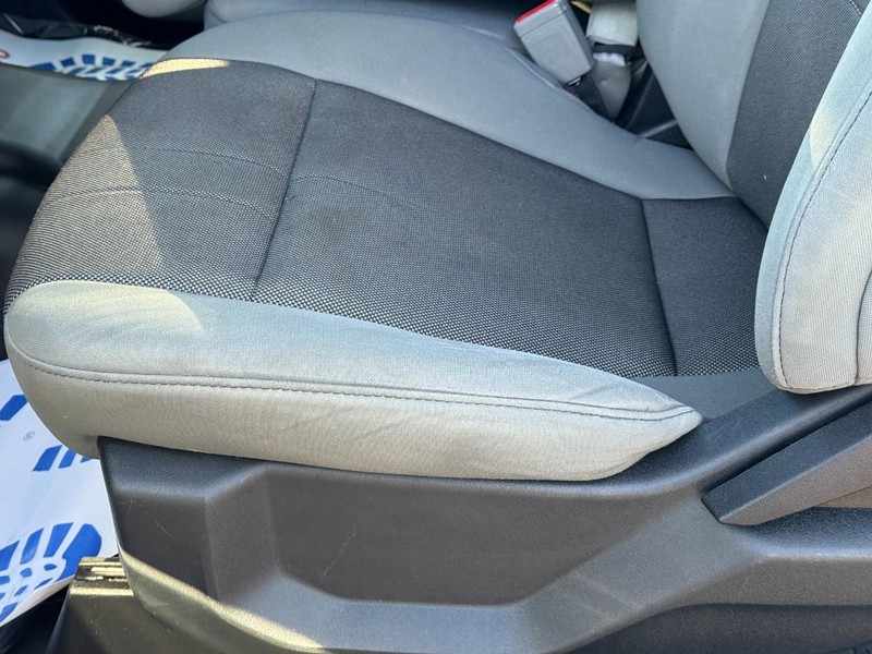 Ford F-150 Vehicle Full-screen Gallery Image 24