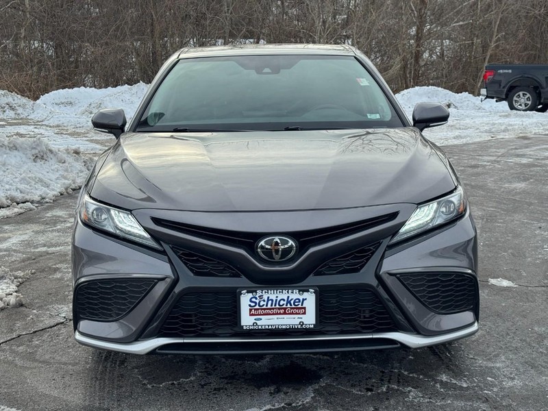 Toyota Camry Vehicle Full-screen Gallery Image 08