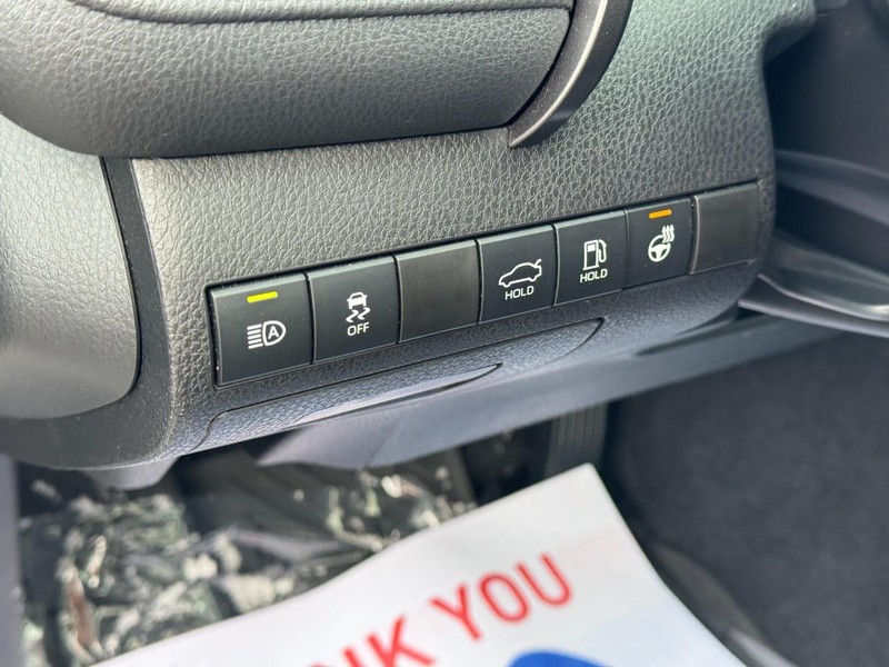 Toyota Camry Vehicle Full-screen Gallery Image 16