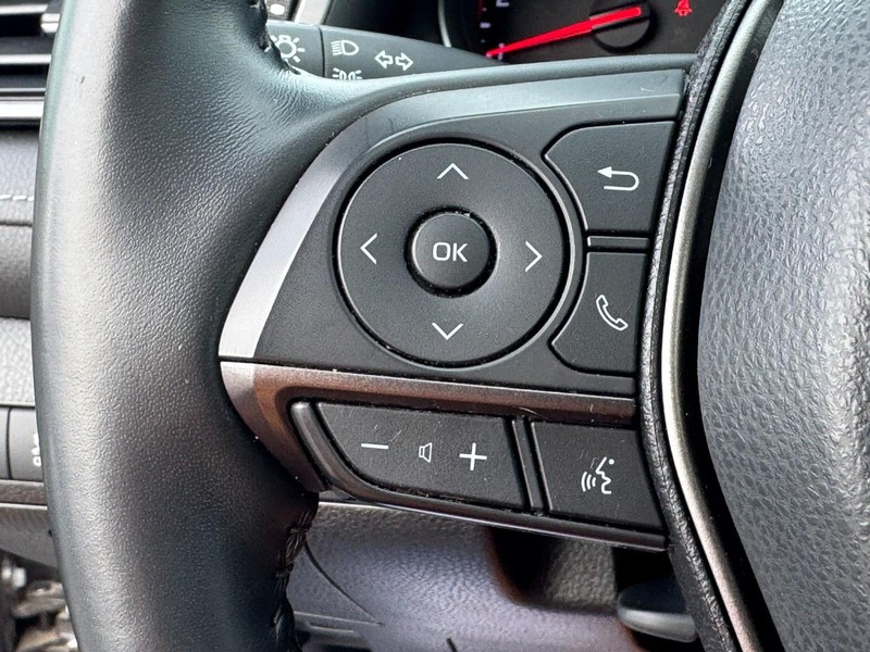 Toyota Camry Vehicle Full-screen Gallery Image 17