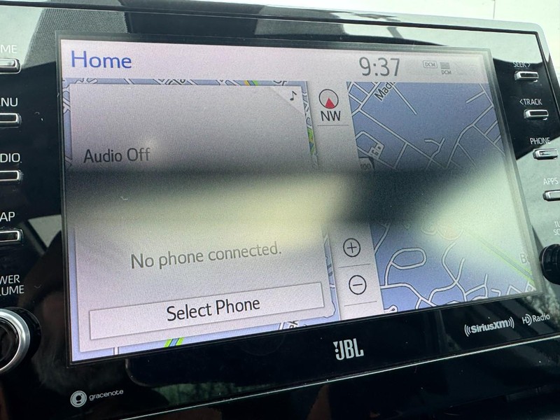 Toyota Camry Vehicle Full-screen Gallery Image 20