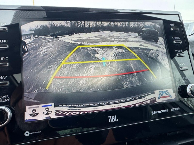 Toyota Camry Vehicle Full-screen Gallery Image 21