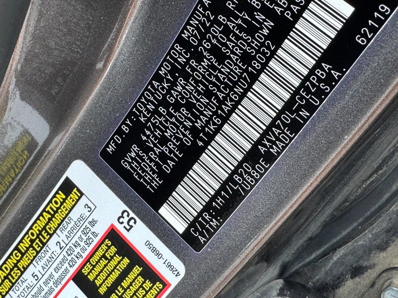 Toyota Camry Vehicle Full-screen Gallery Image 27