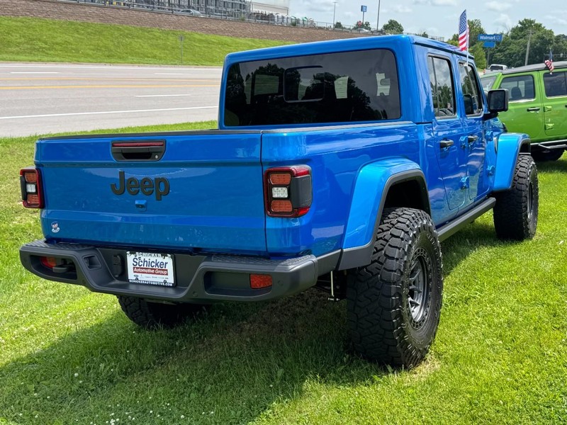 Jeep Gladiator Vehicle Full-screen Gallery Image 03