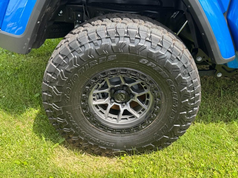 Jeep Gladiator Vehicle Full-screen Gallery Image 04