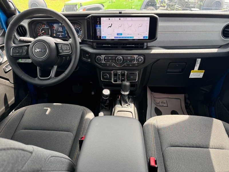 Jeep Gladiator Vehicle Full-screen Gallery Image 06