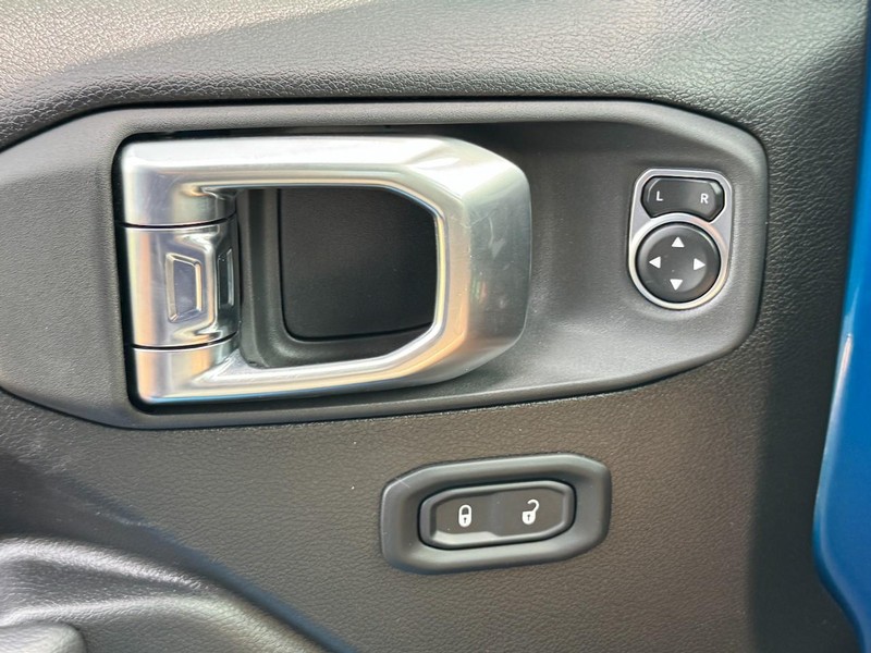 Jeep Gladiator Vehicle Full-screen Gallery Image 16