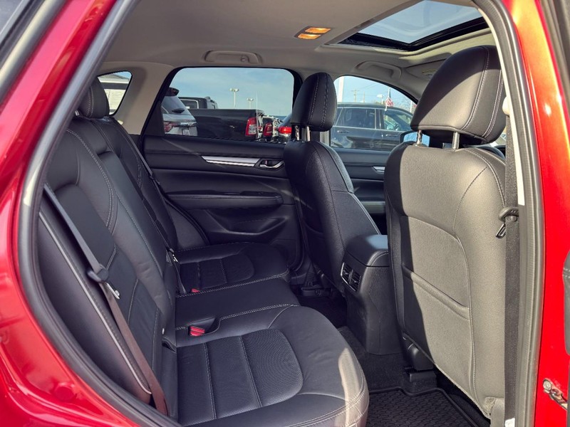 Mazda CX-5 Vehicle Full-screen Gallery Image 10