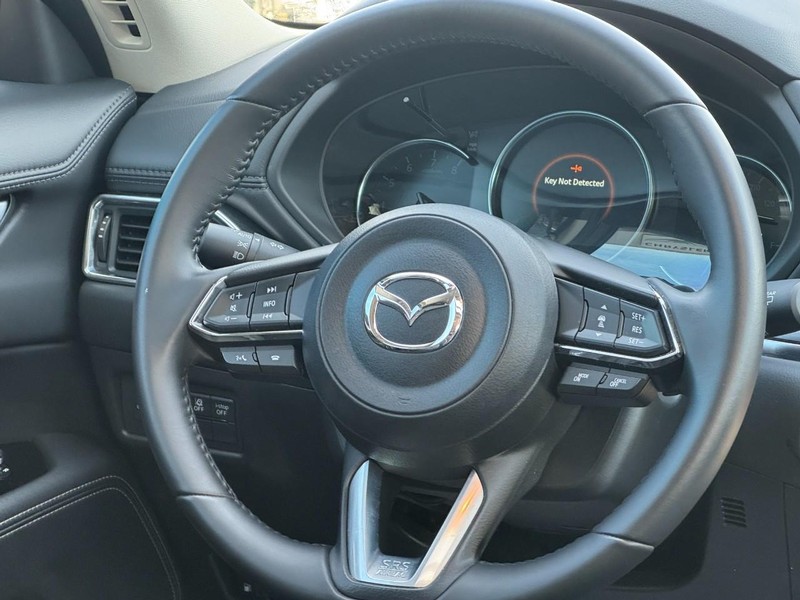 Mazda CX-5 Vehicle Full-screen Gallery Image 12