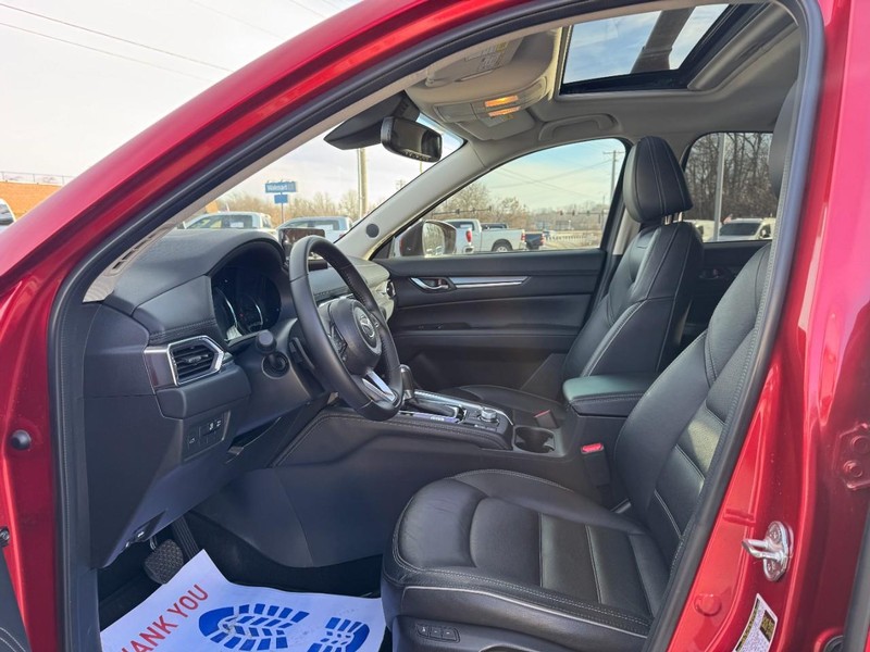 Mazda CX-5 Vehicle Full-screen Gallery Image 17