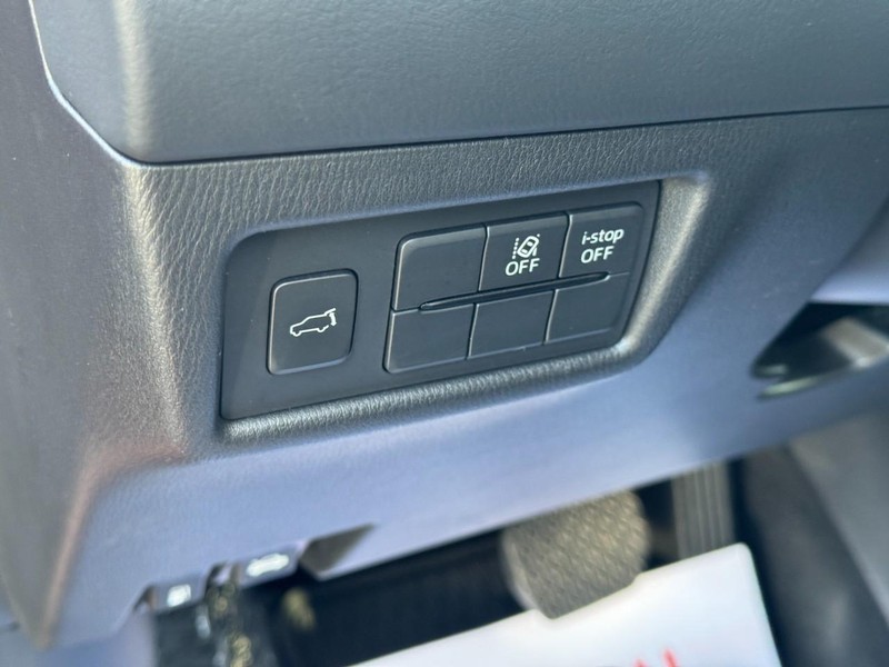 Mazda CX-5 Vehicle Full-screen Gallery Image 18