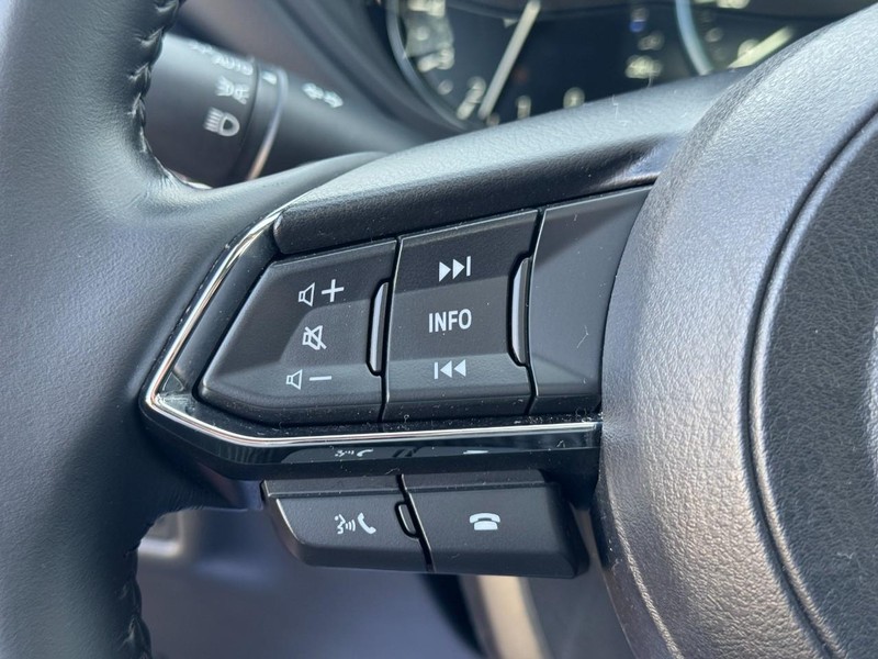 Mazda CX-5 Vehicle Full-screen Gallery Image 19