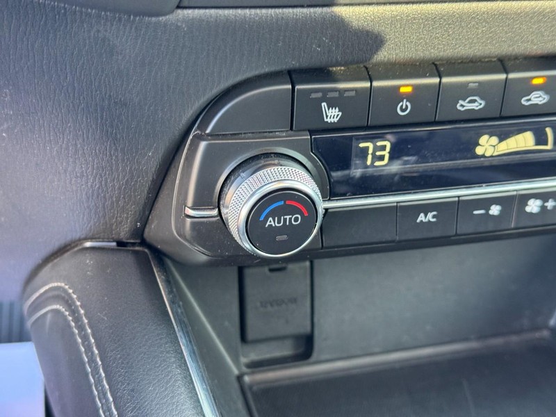 Mazda CX-5 Vehicle Full-screen Gallery Image 23