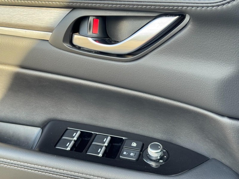 Mazda CX-5 Vehicle Full-screen Gallery Image 25