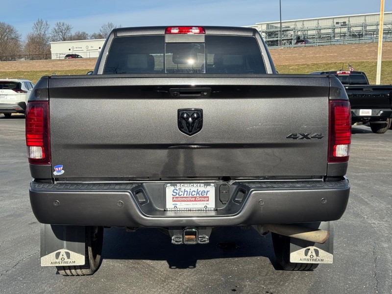 Ram 2500 Vehicle Full-screen Gallery Image 05