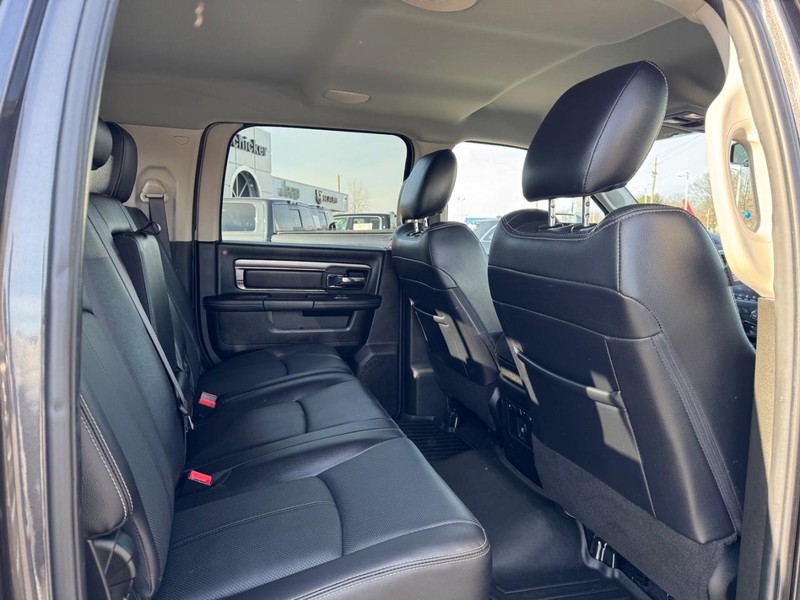 Ram 2500 Vehicle Full-screen Gallery Image 10