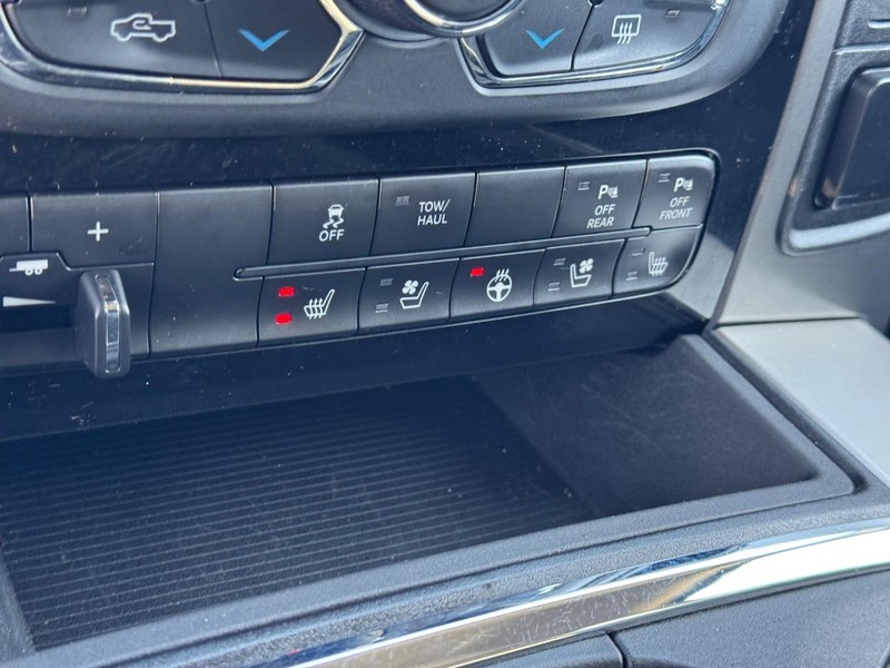 Ram 2500 Vehicle Full-screen Gallery Image 21