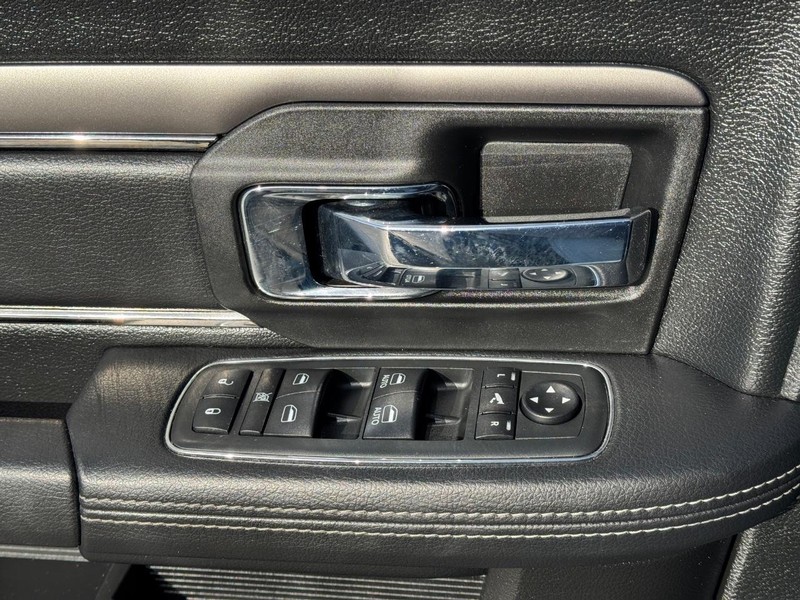 Ram 2500 Vehicle Full-screen Gallery Image 23