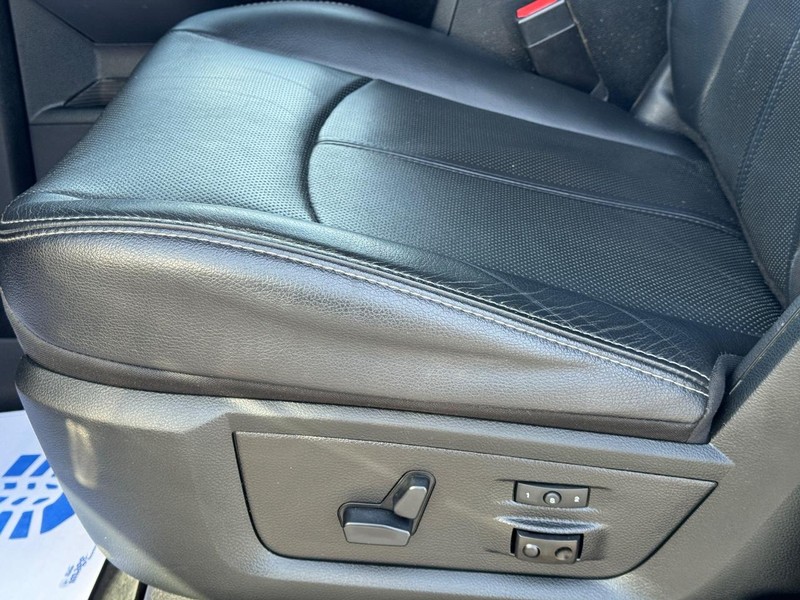 Ram 2500 Vehicle Full-screen Gallery Image 24