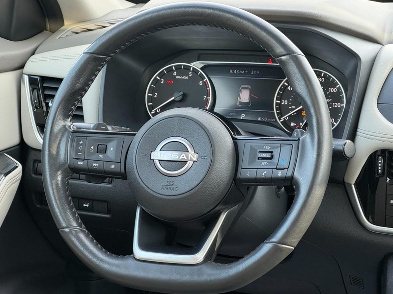 Nissan Rogue Vehicle Full-screen Gallery Image 12