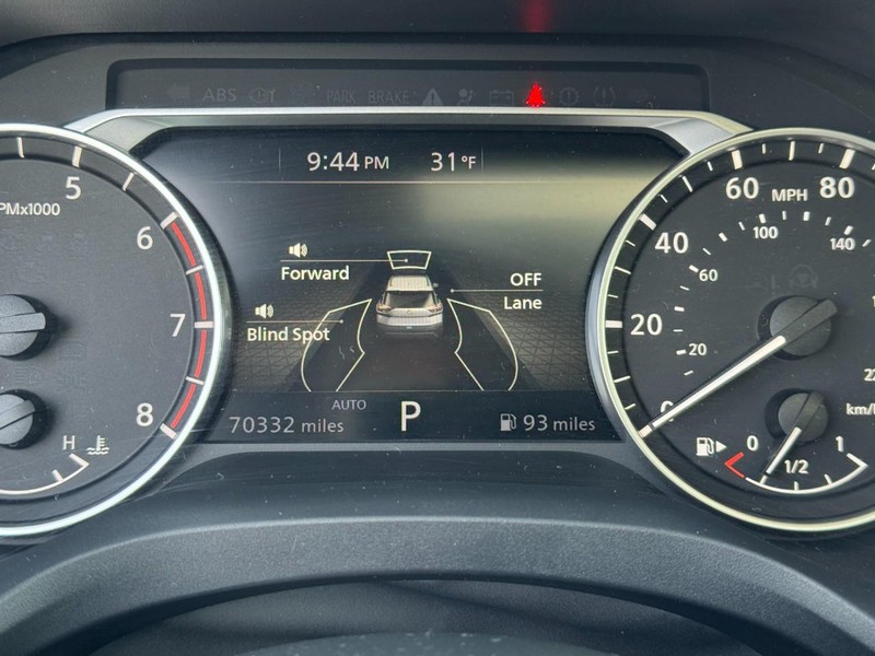 Nissan Rogue Vehicle Full-screen Gallery Image 20