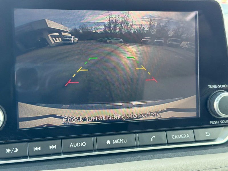 Nissan Rogue Vehicle Full-screen Gallery Image 21