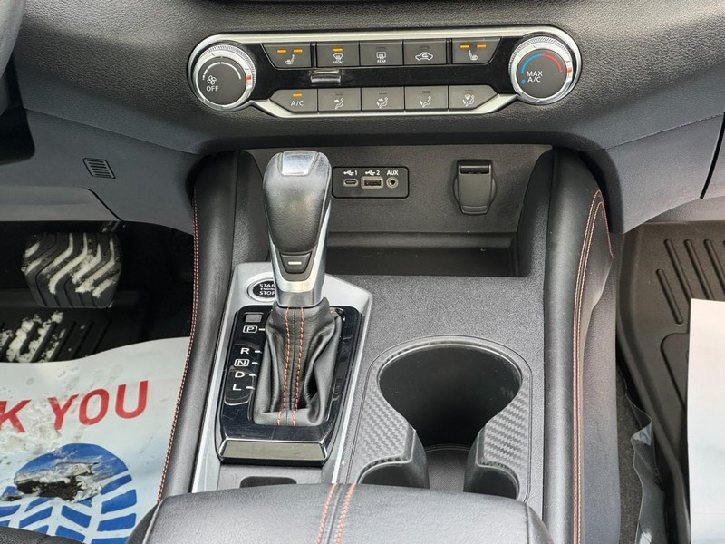 Nissan Altima Vehicle Full-screen Gallery Image 14