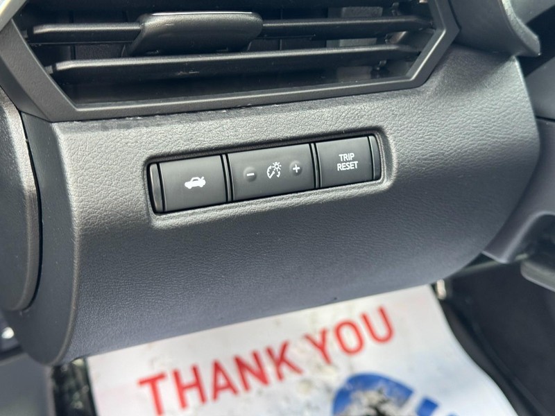 Nissan Altima Vehicle Full-screen Gallery Image 16